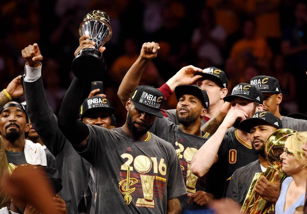  詹姆斯迎来七赛季高光表现，G2球迷沸腾！